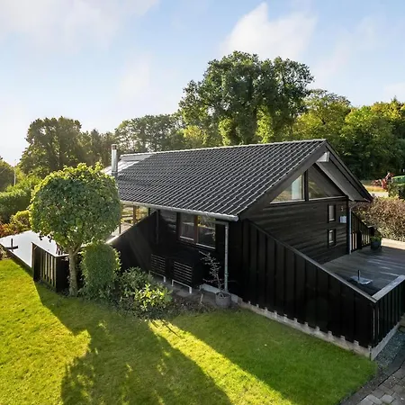 펜션 Stunning In Sjlund With Jacuzzi And 3 Bedrooms *