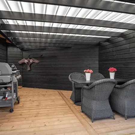 펜션 Stunning In Sjlund With Jacuzzi And 3 Bedrooms