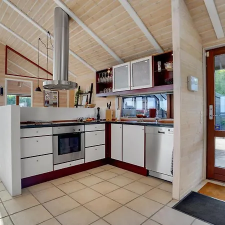 Stunning In Sjlund With Jacuzzi And 3 Bedrooms 펜션 Sjolund