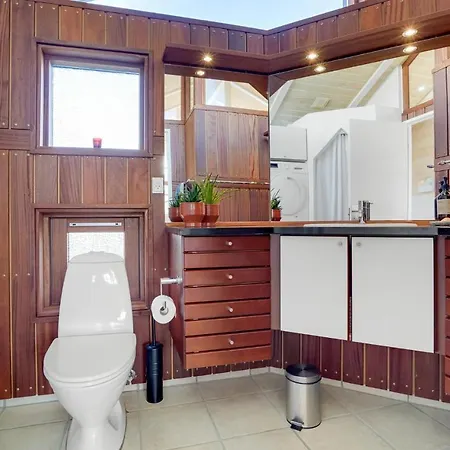 펜션 Stunning In Sjlund With Jacuzzi And 3 Bedrooms *