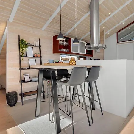 Stunning In Sjlund With Jacuzzi And 3 Bedrooms 펜션 Sjolund
